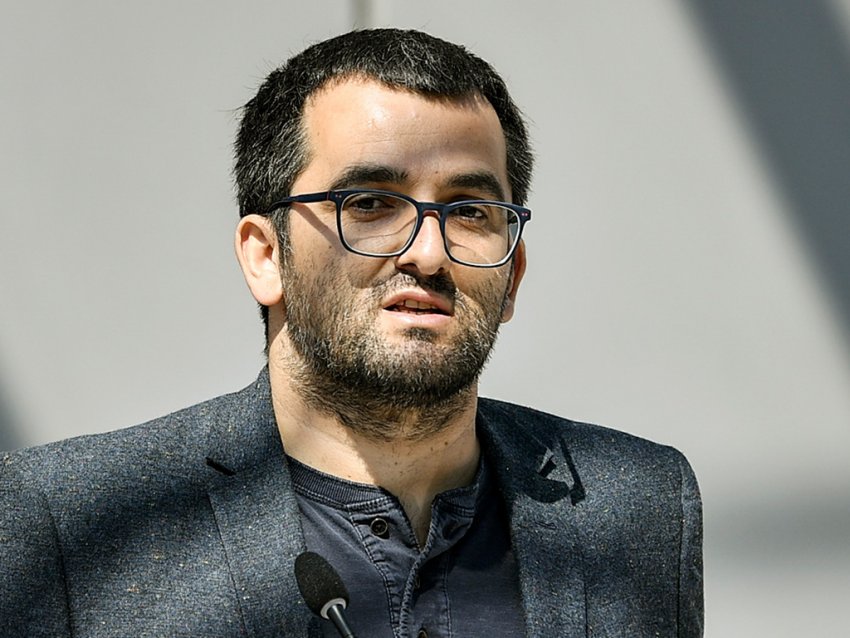 Ironizon Gashi: Kurti merret me qentë endacakë vetëm nëse i thua që po i bjen Serbia në Kosovë