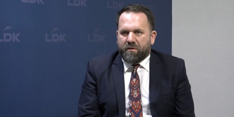 Rukiqi: Si pasojë e keqqeverisjes, qytetarët e vendit kanë 26 % më pak të hyra