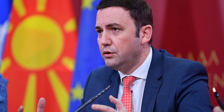 Osmani: Shqiptarët në Maqedoni e kanë flamurin kombëtar zyrtar, Kosova nuk e ka