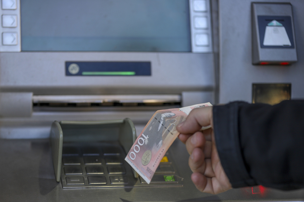 Ish-zv/guvernatori i BQK-së: Qeveria e shkel me dy këmbë Kushtetutën nëse përzihet në rregulloren e BQK-së