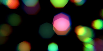 A e dini se çfarë kuptimi kanë pikat që shihni kur mbyllni sytë?