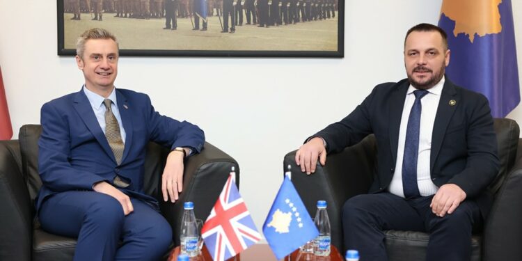 Maqedonci takon ambasadorin e ri të Mbretërisë së Bashkuar, diskutojnë për sigurinë në vend