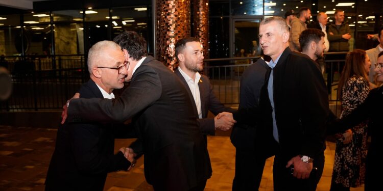 “E pritem Kryeministrin për Iftar në Shtëpinë tonë” – Humanisti Kastrati jep detaje nga takimi me Kurtin