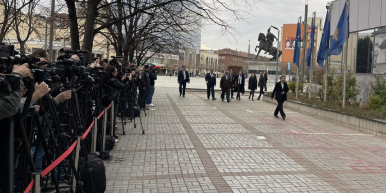 Po vazhdon takimi Kurti-Escobar në kryeministri, interesim i madh i medieve për rezultatin