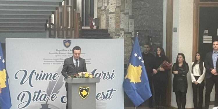 Kurti: Një atdhe ku banojnë mësuesit e mirë, është atdhe i mbarë