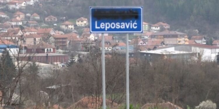 Dëmtoi shenjat e trafikut, arrestohet serbi në Leposaviq