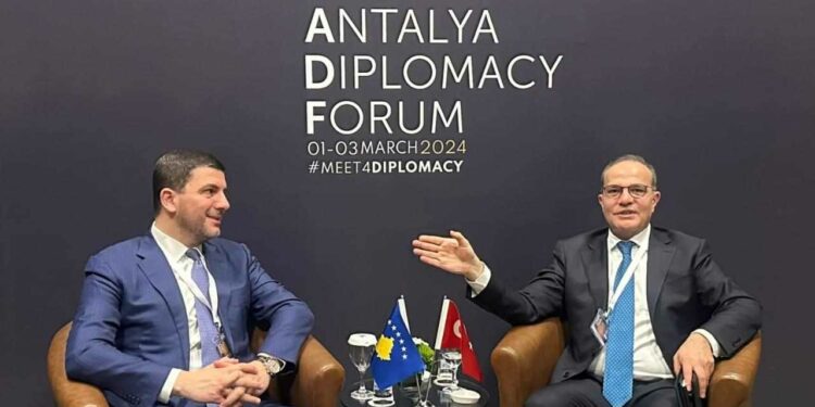 Veç Osmanit e Gërvallës, edhe Memli Krasniqi po merr pjesë në Forumin Diplomatik të Antalisë