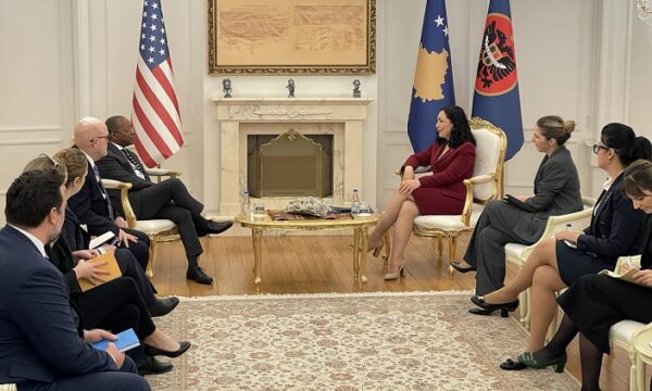 Osmani pret në takim zyrtarin amerikan Robinson