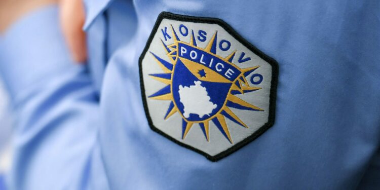 Policia i sekuestron dy vetura në magjistralen Mitrovicë-Vushtrri
