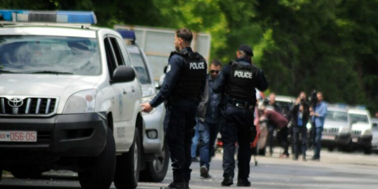 Të shtëna me armë në Mitrovicë, arrestohet një i dyshuar