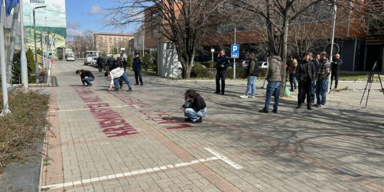 Molliqaj i kërkon Kurtit t’i largojë konservatorët nga VV-ja: Kryej punët e shtëpisë