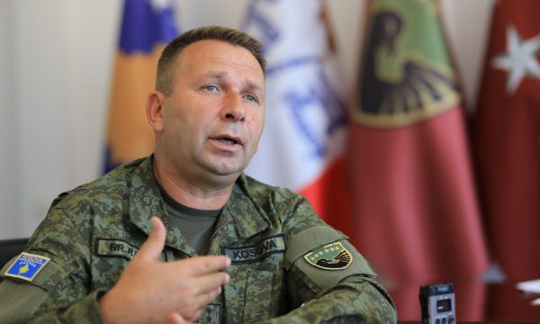 Gjenerali Rrahman Rama aderon në Partinë Demokratike të Kosovës