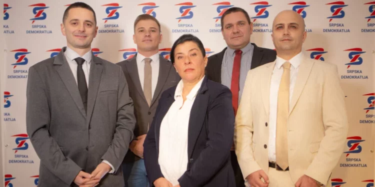 Heqja e pllakatave në cirliçë: Partia opozitare serbe në Kosovë e quan “antikushtetuese”