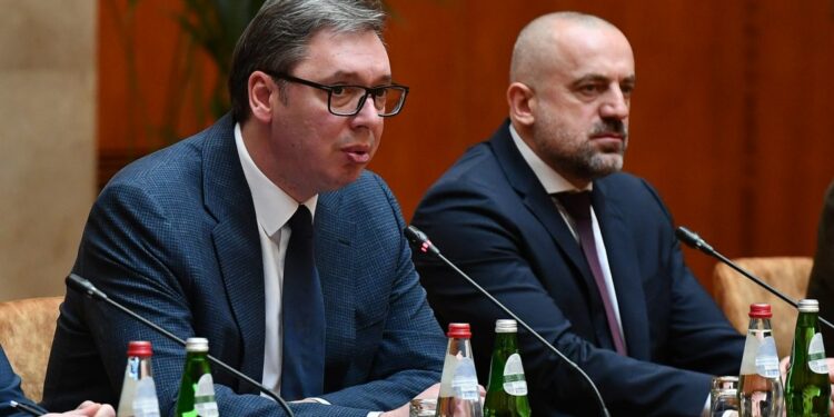 Kusari-Lila: Ekziston përgjimi i bisedës mes Radoiçiqit dhe Vuçiqit, me plan për sulm në Kosovë
