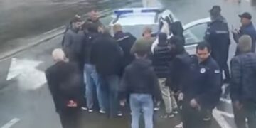 Kosovarët nuk lejohen të kalojnë Serbinë, Tahiri: Kjo çmenduri duhet të ndalet tani