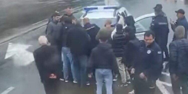Kosovarët nuk lejohen të kalojnë Serbinë, Tahiri: Kjo çmenduri duhet të ndalet tani