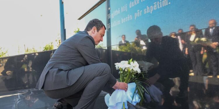 Kurti në Kaçanik: Nderojmë kujtimin e burrave e grave që lanë pas trashëgimi të pashembullt të dashurisë për atdheun