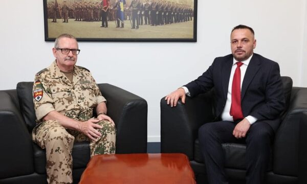 Maqedonci e pret në takim lamtumirës atasheun ushtarak të Republikës Federale të Gjermanisë, nënkolonel Franz Jozef Nolte