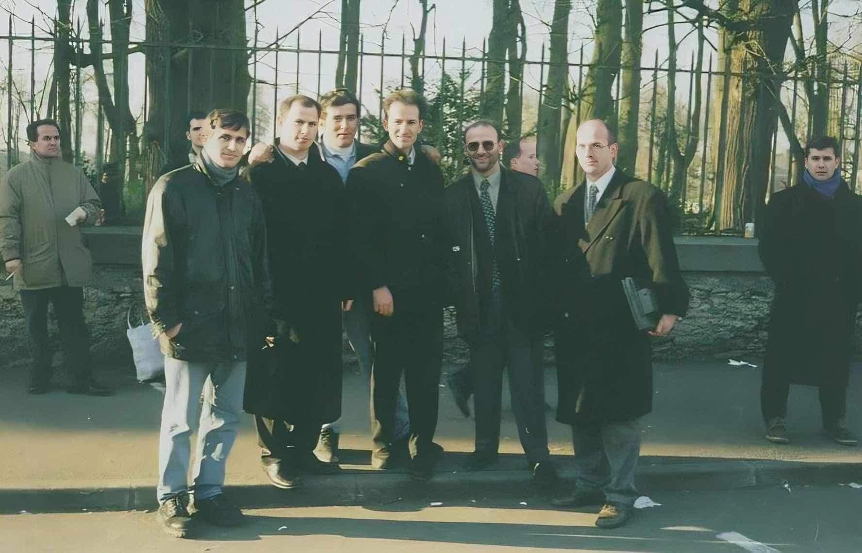 Lladrovci publikon foto me shokë nga pritja e vendimeve të Rambujesë