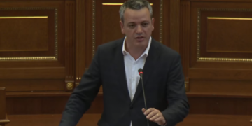 Gashi: VV ka krijuar situatën që kur flasim për problemet e vendit t’u referohemi institucioneve të huaja