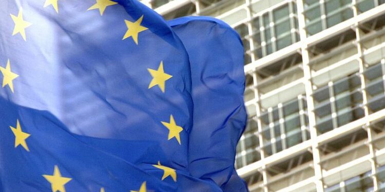 BE-ja zyrtarisht kushtëzon integrimin e Serbisë me normalizimin e raporteve me Kosovën