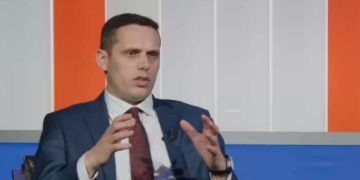 Gruda i PDK-së: Kurti e bën Asociacionin, por po orvatet ta shtyjë deri në zgjedhjet e reja – Kushtetuesja s’mund ta shmangë autonominë