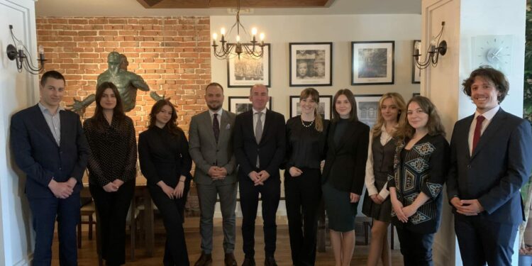 UP-ja shpërblen ekipen e fakultetit juridik me nga 2 mijë euro për arritjet e tyre