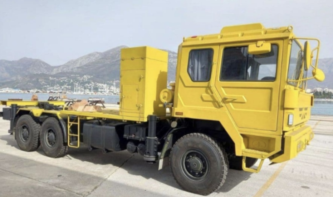 Mali i Zi ndal disa automjete ushtarake të blera nga Serbia, të kamufluara si të ndërtimit