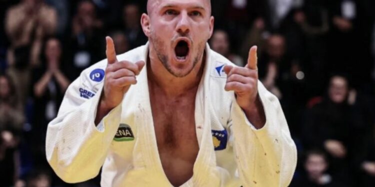 Akil Gjakova denoncohet nga gruaja e tij për dhunë