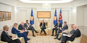 Dërgimi i draft-statutit të Asociacionit në gjykatë bëhet kusht që ministrat e KiE të votojnë pro Kosovës