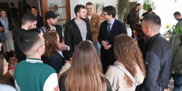 240 të rinj përfitojnë trajnime falas në teknologji informative