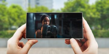 Si të shkrepni fotot perfekte falë karakteristikave të mundësuara nga Inteligjenca Artificiale, ja si të shfrytëzoni potencialin e plotë të smartphone-it tuaj