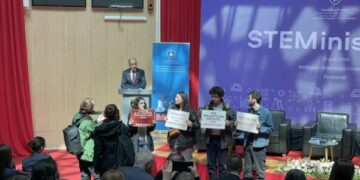 Momenti kur Lëvizja Feministe Studentore ndërpreu konferencën e MAShTI-t, kërkonin përjashtimin e Xhevat Krasniqit