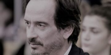 Edhe teoritë e konspiracionit janë demokratizuar në Shqipëri