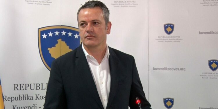 Gashi: Deklaratat e Kurtit dhe ministrave për luftë duhet të ndalen, po përhapin panik dhe demtojnë pozicionin e Kosovës përballë investitorëve