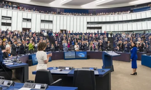 Osmani falënderon ligjvënësit e PE-së: Ishit kampionë të popullit tonë