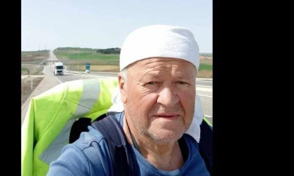 Një burrë nga BeH u nis në këmbë për në haxh: Aktualisht jam në Turqi dhe agjëroj çdo ditë