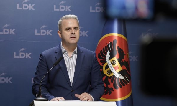 Azemi për intervistimin e ministres Hajdari nga Prokuroria Speciale: Vendin e ka në burg e jo në institucione
