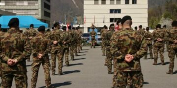 Zvicra rrit numrin e ushtarëve të saj në Kosovë