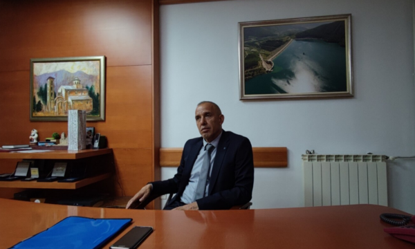 Zeqiri i bindur se s’do të shkarkohet, thotë se Lista Serbe nuk ka guxim të ballafaqohet me të vërtetën