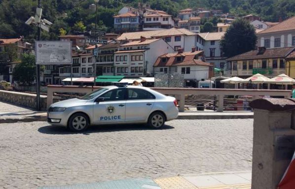 “Më pengoi para derës”, ky është 40 vjeçari nga Prizreni që e sulmoi fizikisht fëmijën e fqinjit të tij