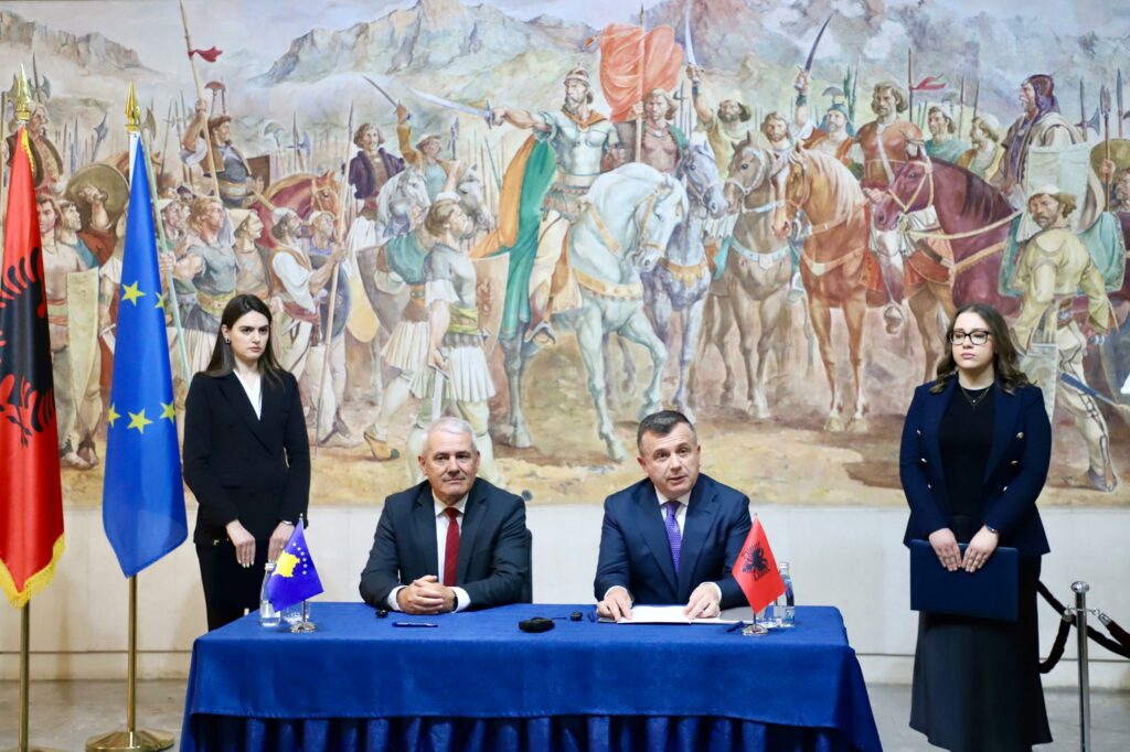 Lajm i mirë: Nënshkruhet ujdia mes Kosovës dhe Shqipërisë, lehtësohet kalimi në Morinë përgjatë 9 muajve të vitit
