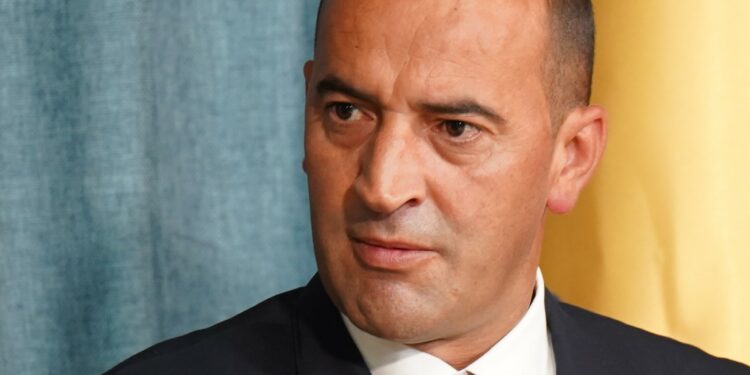 Haradinaj: Kurti nuk i ndal dhuratat për Serbinë, pas tokave të Manastirit… priteni Zajednicën…