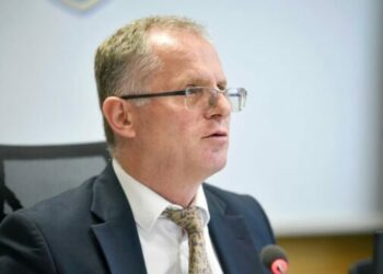 Qe tri herë në Bruksel, Bislimi insiston se s’po zhvillon takime për dinarin: Gabim në informim