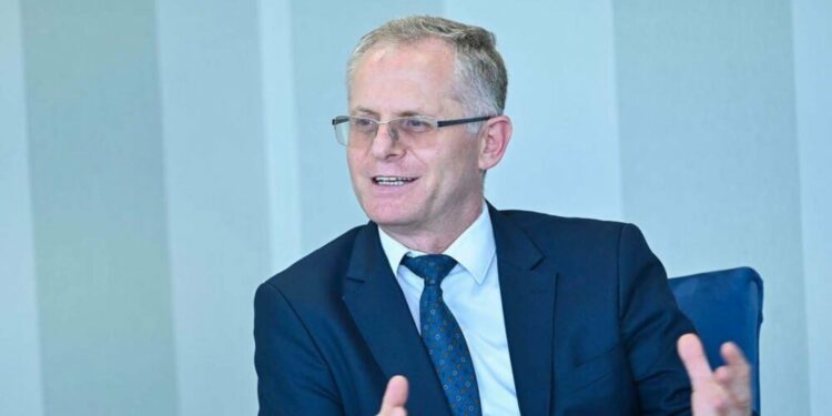 Tri banesa e mbi 70 mijë euro të hyra vjetore, kjo është pasuria e Besnik Bislimi