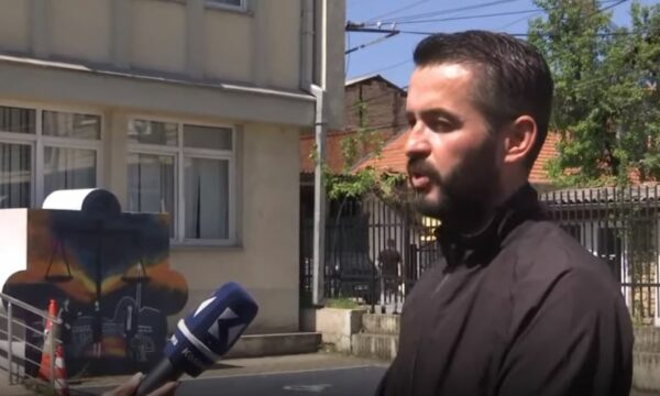 Fqinji i theu hundën 4-vjeçarit në Prizren, flet prindi i tij: E ka marr nga duart e nënës sime dhe e ka goditur