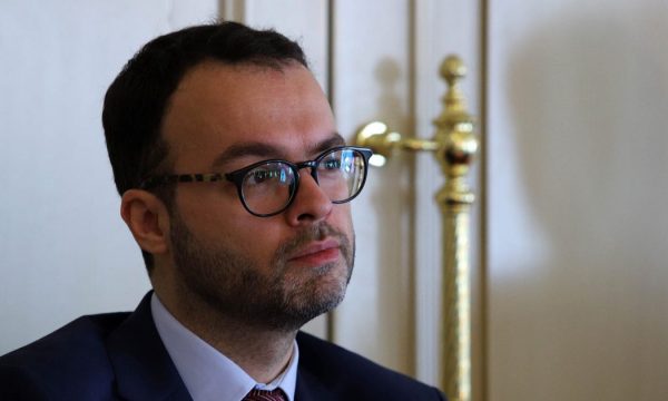 Blerim Vela me një infografikë tregon afatet- zgjedhjet e rregullta ndërmjet 25 janarit dhe 15 shkurtit 2025 – katër datat e mundshme