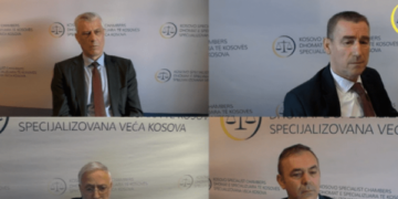 Trupi gjykues i shqetësuar me mosprezencën fizike të Thaçit e të tjerëve në sallë, ndërpritet seanca derisa të shkojnë