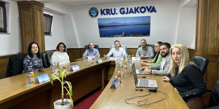 Kryeshefi i KRU “Gjakova”, që ishte arrestuar në Bullgari nën dyshimet për trafikim me njerëz rikthehet në punë