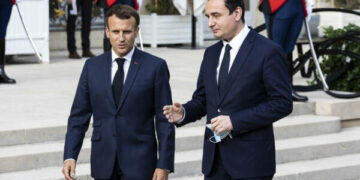 Macron e telefonon Kurtin, i kërkon të veprojë shpejt për Asociacionin në kontekst të anëtarësimit të Kosovës në Këshill të Evropës